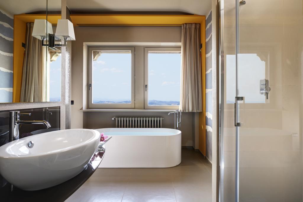 Titano Suites San Marino Cameră foto